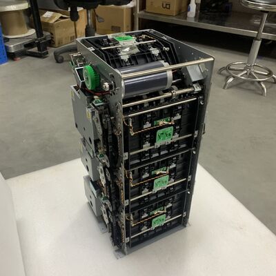 NCR CDM-4000 Nakit dağıtıcı modülü CDM-4000C3 3 kaset ve 1 reddedilme kutusu ile NCR CDM-4000 Nakit dağıtıcısı ATM CRM Kiosk Selfserv Makine Parçası